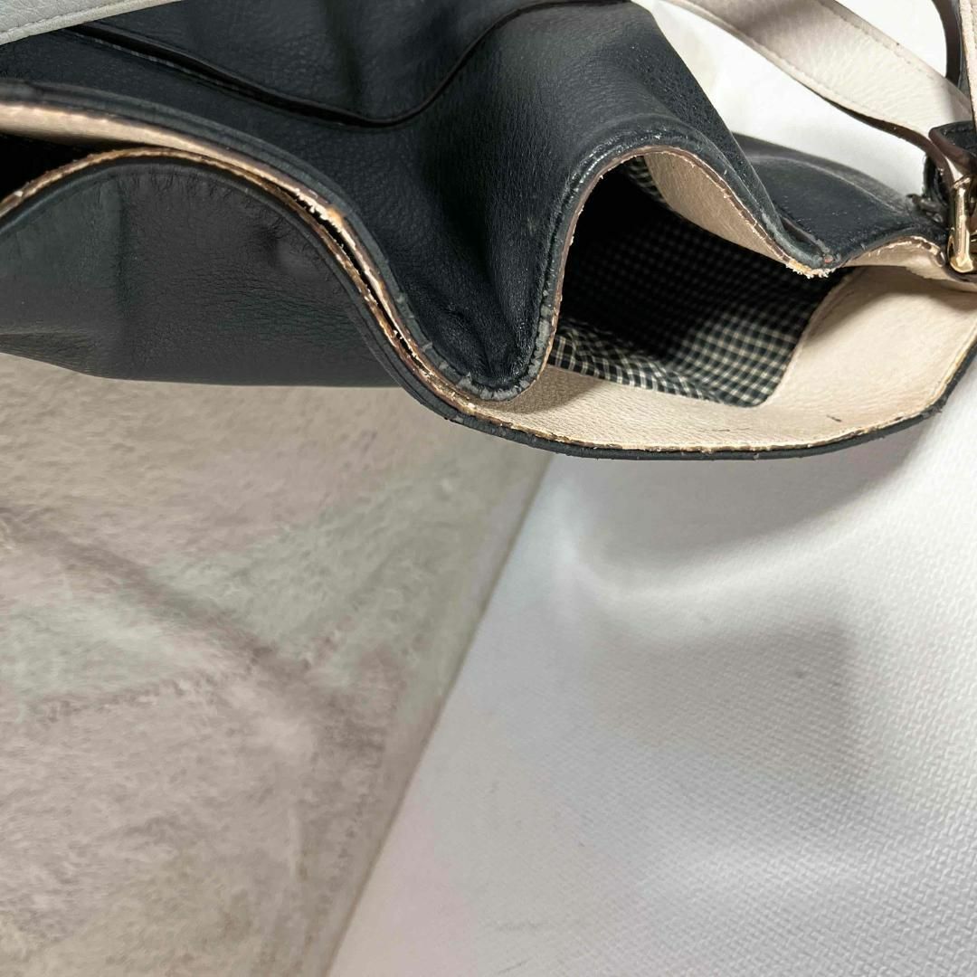 Samantha Thavasa(サマンサタバサ)の美品✨SamanthaThavasaサマンサタバサセミショルダーバッグブラック黒 レディースのバッグ(ショルダーバッグ)の商品写真