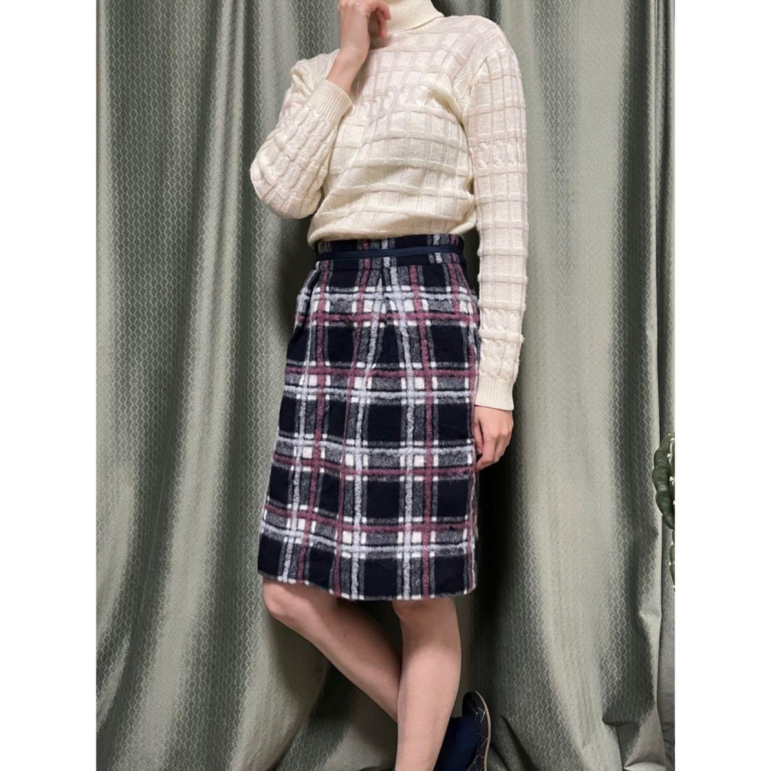 MISCH MASCH(ミッシュマッシュ)の古着｜MISCH MASCH　チェック柄スカート　ブラック＆ピンク　ウール65％ レディースのスカート(ひざ丈スカート)の商品写真