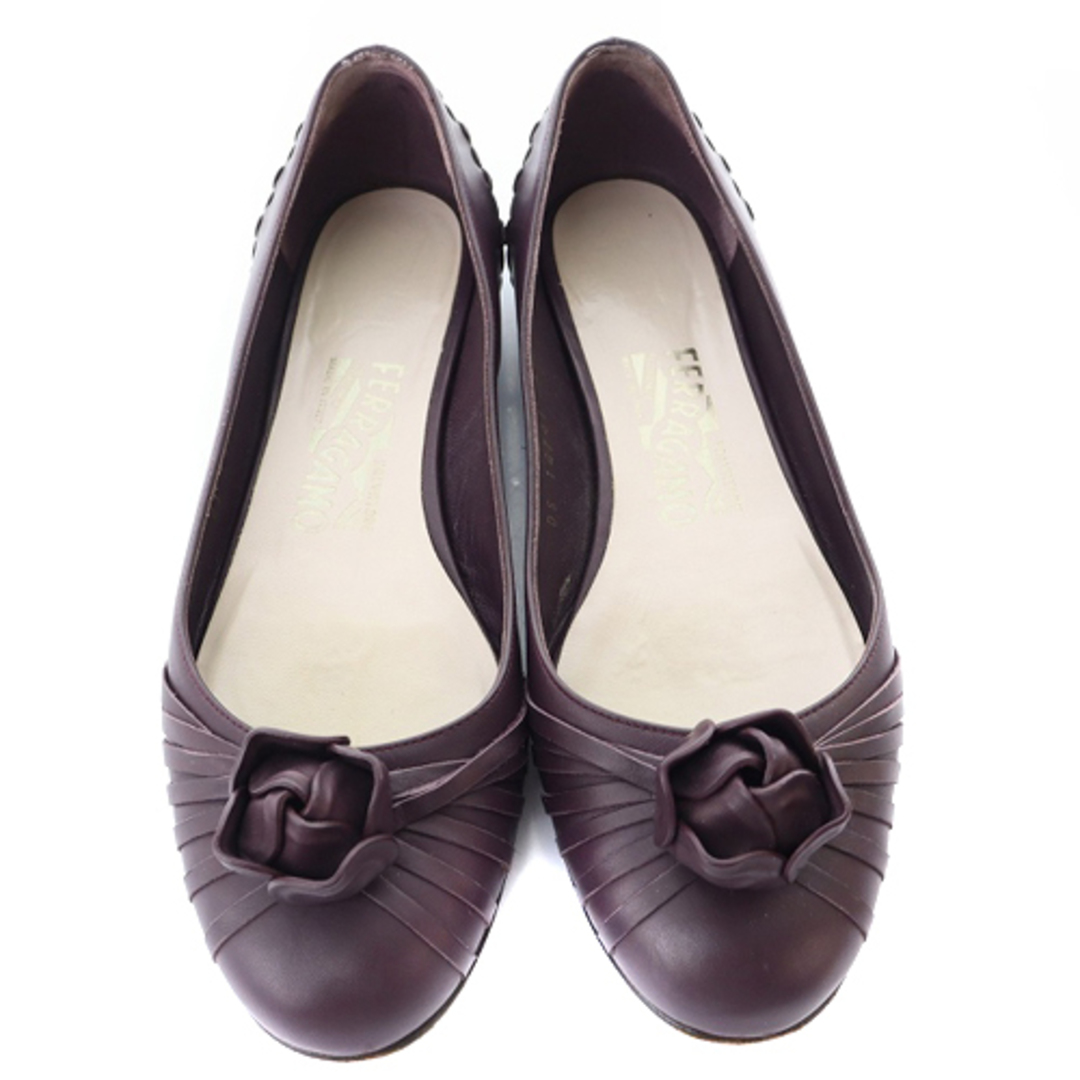 Salvatore Ferragamo(サルヴァトーレフェラガモ)のサルヴァトーレフェラガモ フラワーモチーフ パンプス 6.5 24cm 紫 レディースの靴/シューズ(ハイヒール/パンプス)の商品写真