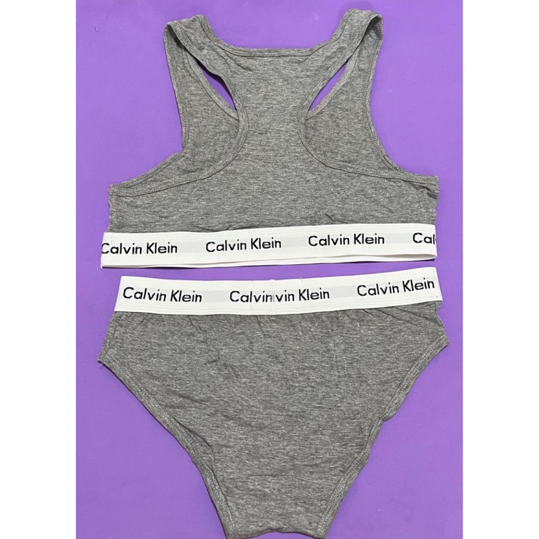 Calvin Klein(カルバンクライン)の新品最後！　CalvinKlein カルバンクライン　ブラショーツ　グレー　M レディースの下着/アンダーウェア(ブラ&ショーツセット)の商品写真