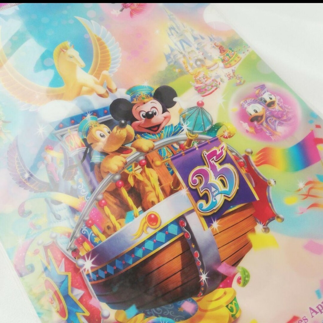 Disney(ディズニー)のディズニーリゾート　35周年　クリアファイル　ホログラム　キラキラ　パレード インテリア/住まい/日用品の文房具(ファイル/バインダー)の商品写真