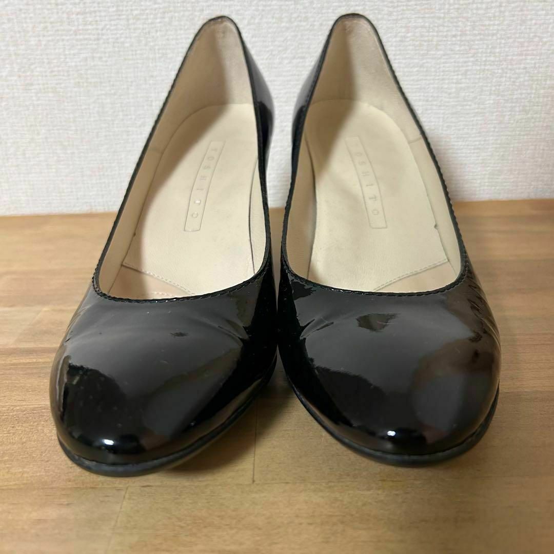 YOSHITO(ヨシト)のYOSHITO ヨシト　エナメル　黒　ブラック　パンプス　22cm ラウンドトゥ レディースの靴/シューズ(ハイヒール/パンプス)の商品写真