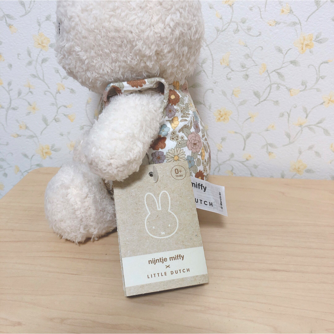 miffy(ミッフィー)の【日本未発売】ミッフィー　リトルダッチ　花柄　25cm ぬいぐるみ　海外限定 エンタメ/ホビーのおもちゃ/ぬいぐるみ(キャラクターグッズ)の商品写真