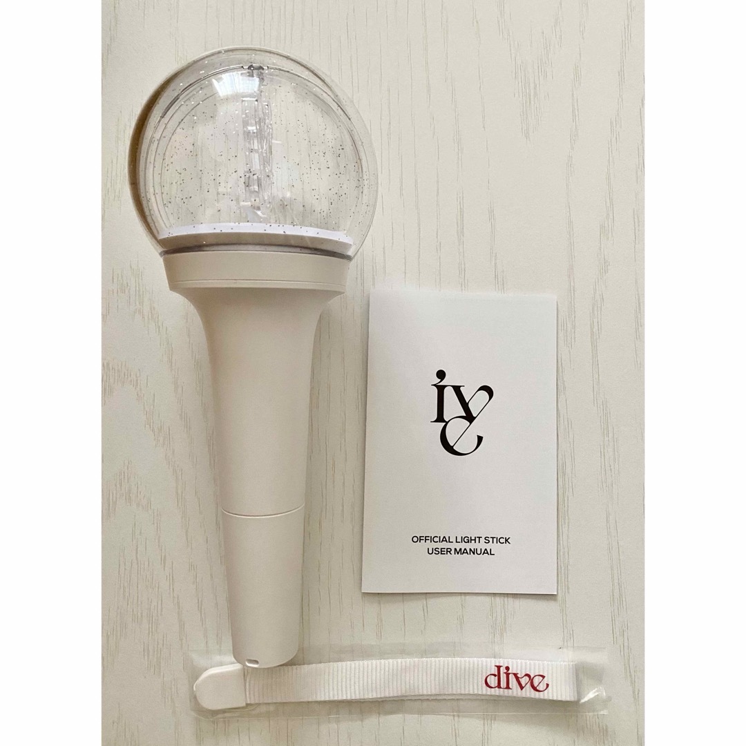 IVE(アイヴ)のIVE OFFICIAL LIGHT STICK エンタメ/ホビーのタレントグッズ(アイドルグッズ)の商品写真