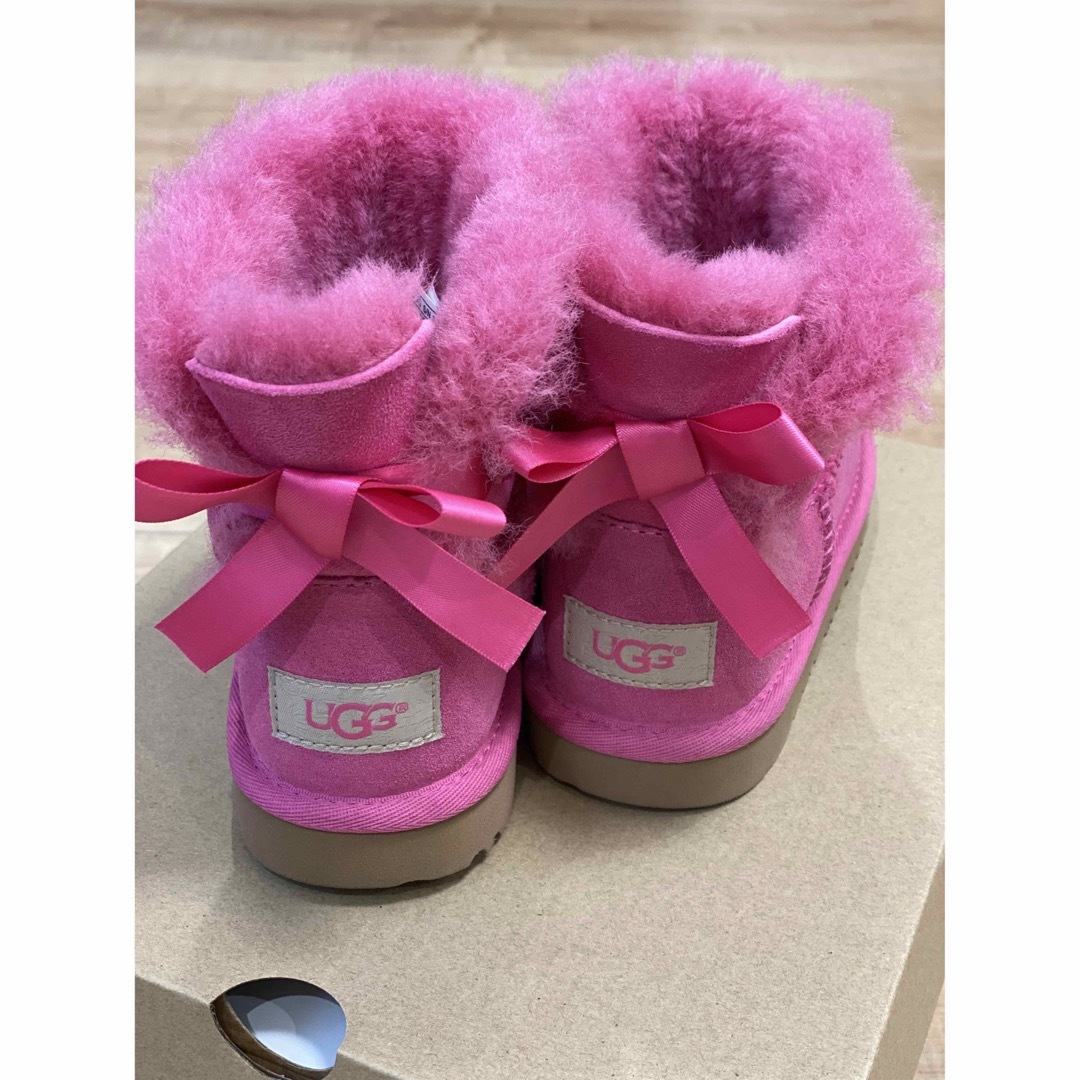 UGG(アグ)のuggベイリーボウ  19.5cm キッズ/ベビー/マタニティのキッズ靴/シューズ(15cm~)(ブーツ)の商品写真