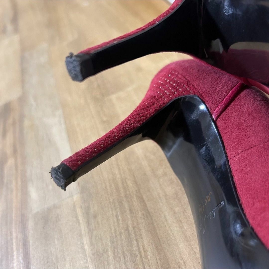SEVEN TWELVE THIRTY(セブントゥエルヴサーティ)のセブントゥエルブサーティー　ⅦⅫⅩⅩⅩ スエード　パンプス　23.5cm 赤 レディースの靴/シューズ(ハイヒール/パンプス)の商品写真