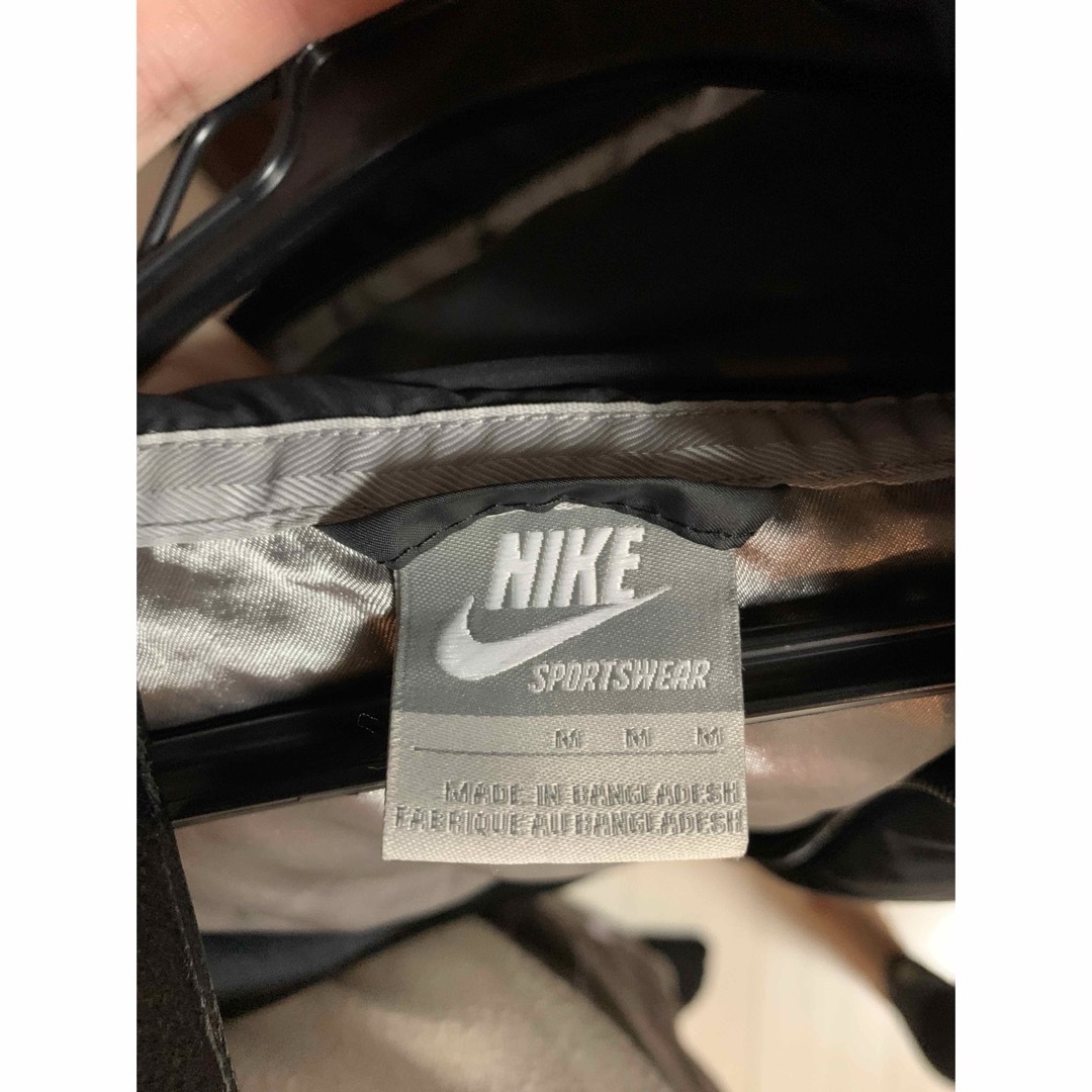 NIKE(ナイキ)の超美品　NIKE ナイキ　ダウンジャケット　コート　ブラック　シルバー　肉厚　M レディースのジャケット/アウター(ダウンコート)の商品写真