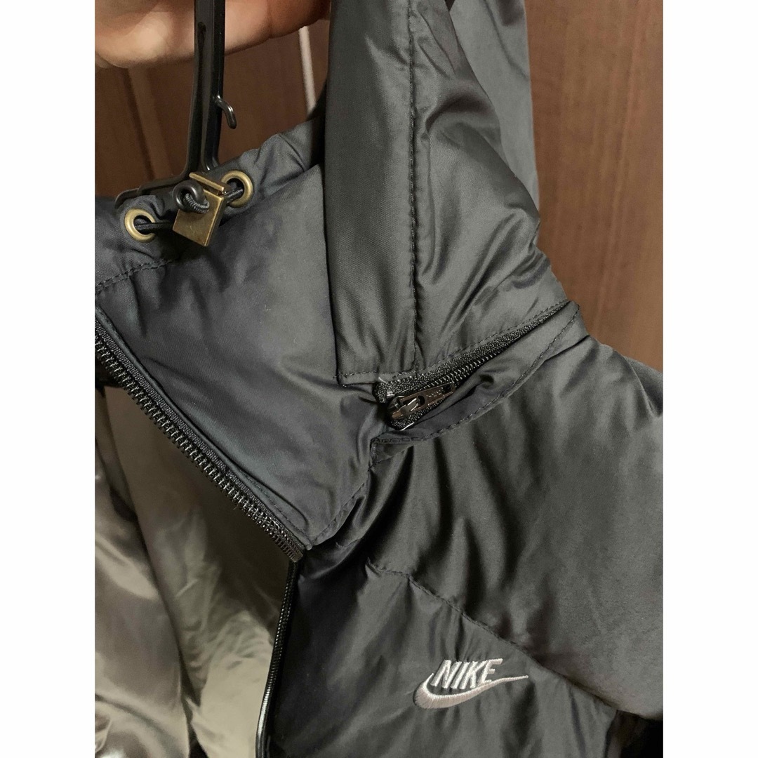 NIKE(ナイキ)の超美品　NIKE ナイキ　ダウンジャケット　コート　ブラック　シルバー　肉厚　M レディースのジャケット/アウター(ダウンコート)の商品写真