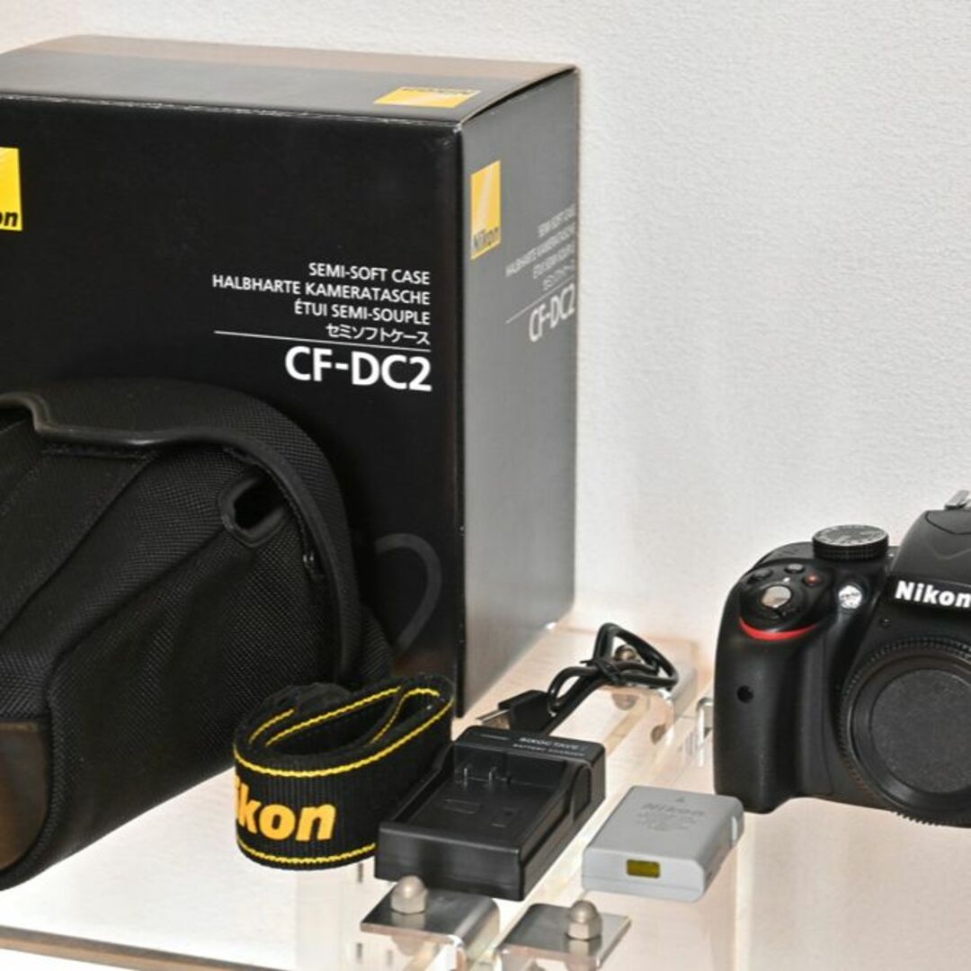 Nikon(ニコン)のNikon ニコン D3300 本体 + セミソフトケースCF-DC2 スマホ/家電/カメラのカメラ(デジタル一眼)の商品写真