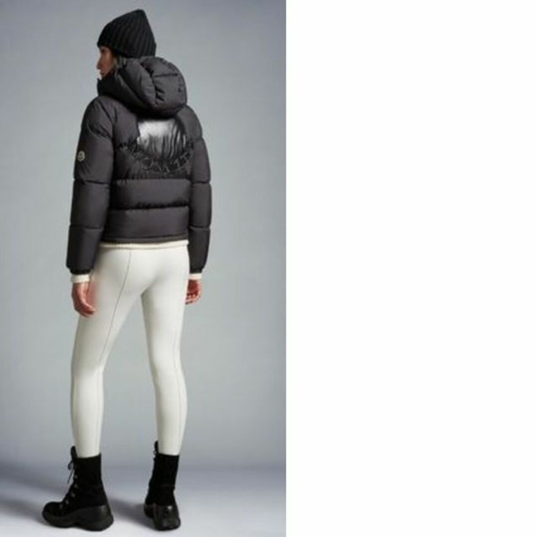 MONCLER(モンクレール)の●新品/正規品●MONCLER EBRE フード付 ショート ダウン  レディースのジャケット/アウター(ダウンジャケット)の商品写真