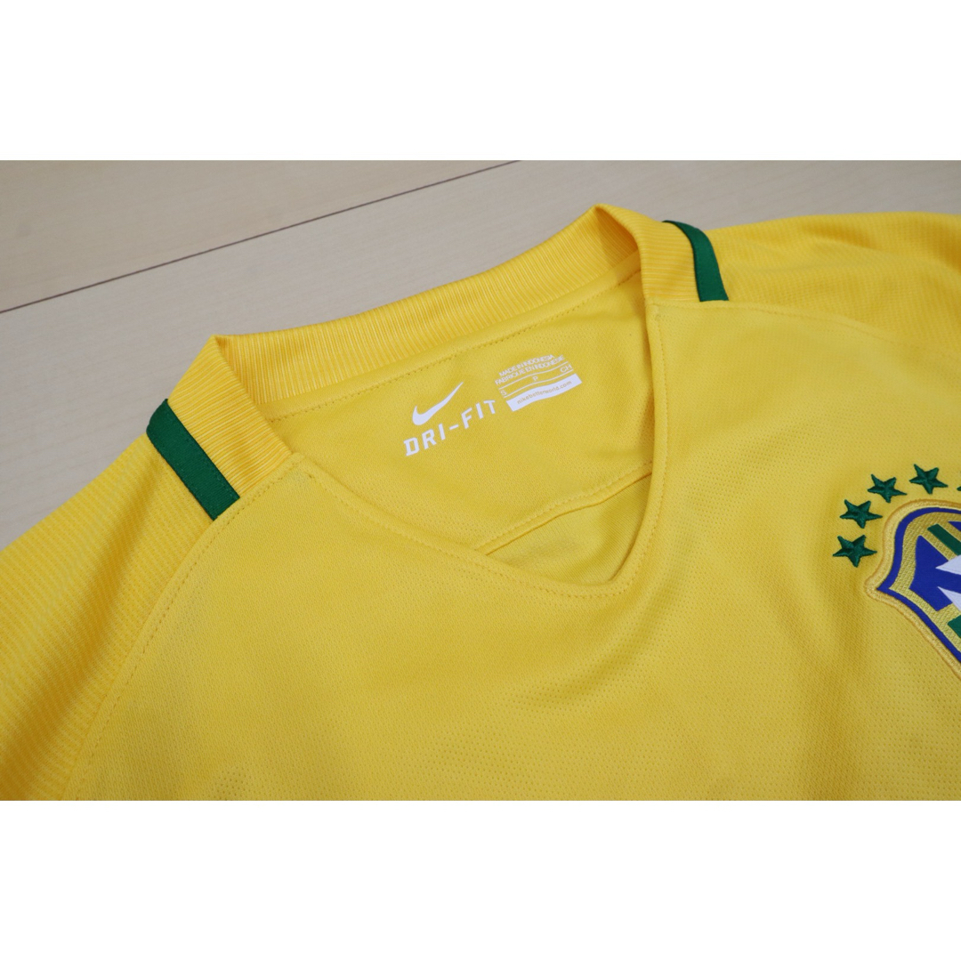 NIKE(ナイキ)の【限定！】ブラジル代表 2016 Nike ホーム半袖 ユニフォーム スポーツ/アウトドアのサッカー/フットサル(記念品/関連グッズ)の商品写真