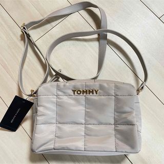 トミーヒルフィガー(TOMMY HILFIGER)のトミーヒルフィガー　キルティングショルダー　バッグ　グレージュ(ショルダーバッグ)