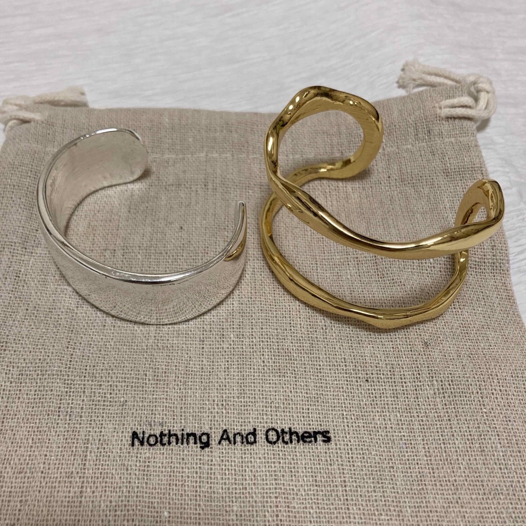 新品タグあり　Nothing And Others 2連　バングル　ブレスレット レディースのアクセサリー(ブレスレット/バングル)の商品写真