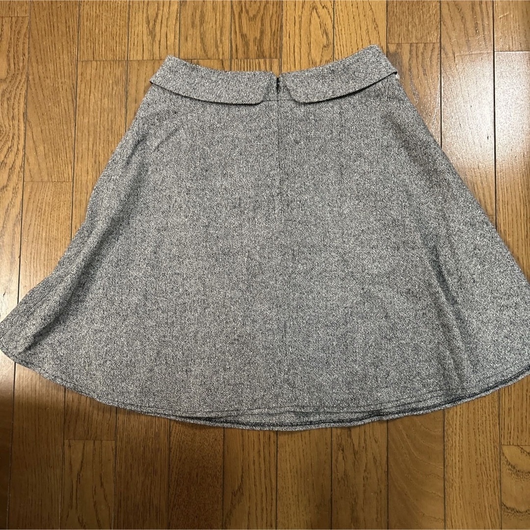 MISCH MASCH(ミッシュマッシュ)の新品タグ付　MISCH MASCH ミニスカート　パール　グレー レディースのスカート(ひざ丈スカート)の商品写真