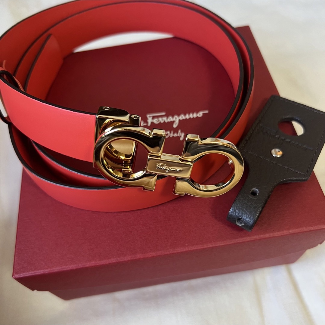 Salvatore Ferragamo　レザーベルト　ガンチーニ　レディース　赤