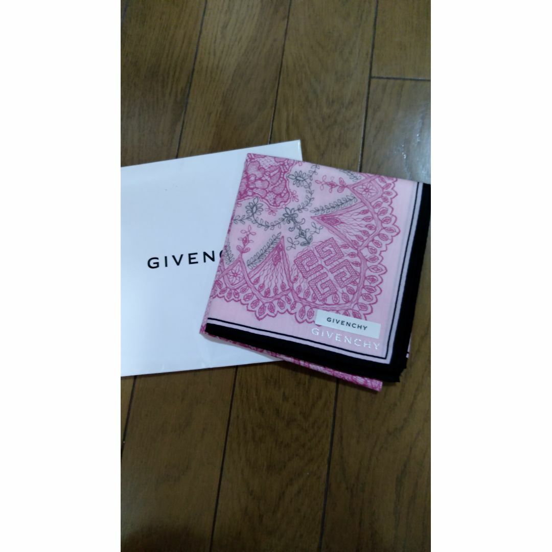 GIVENCHY(ジバンシィ)のGIVENCHY　大判ハンカチ　新品・未使用 レディースのファッション小物(ハンカチ)の商品写真