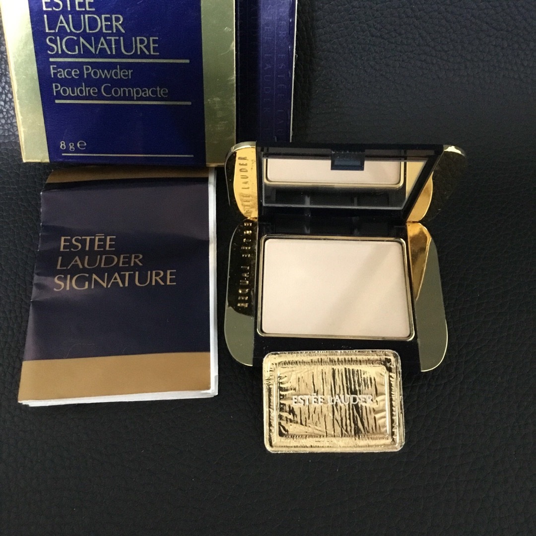 Estee Lauder(エスティローダー)のエスティーローダー☆フェイスパウダー　コンパクト コスメ/美容のベースメイク/化粧品(フェイスパウダー)の商品写真