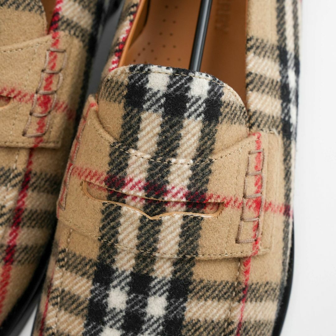 BURBERRY(バーバリー)の新品 BURBERRY チェック ウール フェルトローファー 42 メンズの靴/シューズ(スリッポン/モカシン)の商品写真