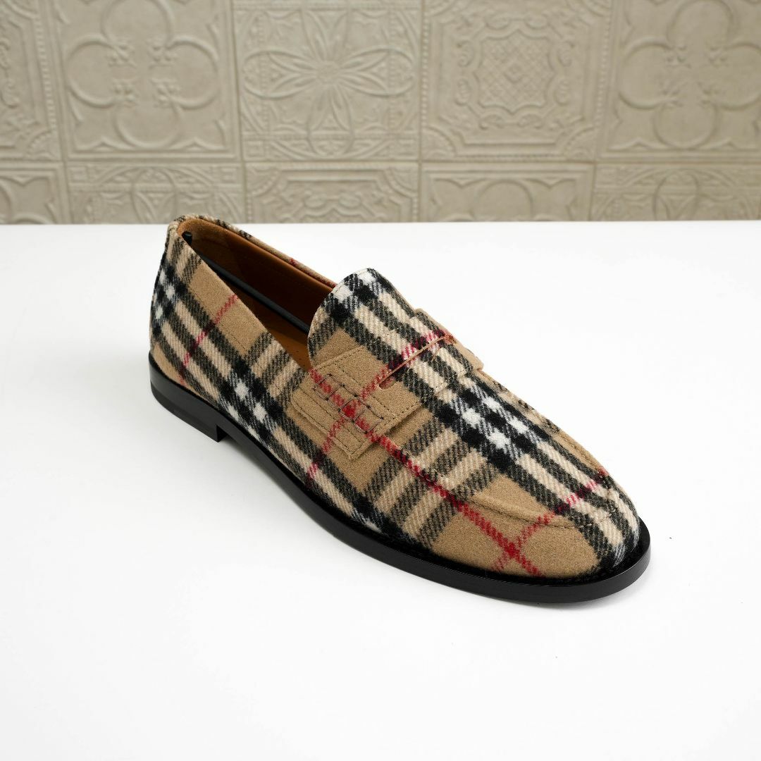 BURBERRY(バーバリー)の新品 BURBERRY チェック ウール フェルトローファー 42 メンズの靴/シューズ(スリッポン/モカシン)の商品写真