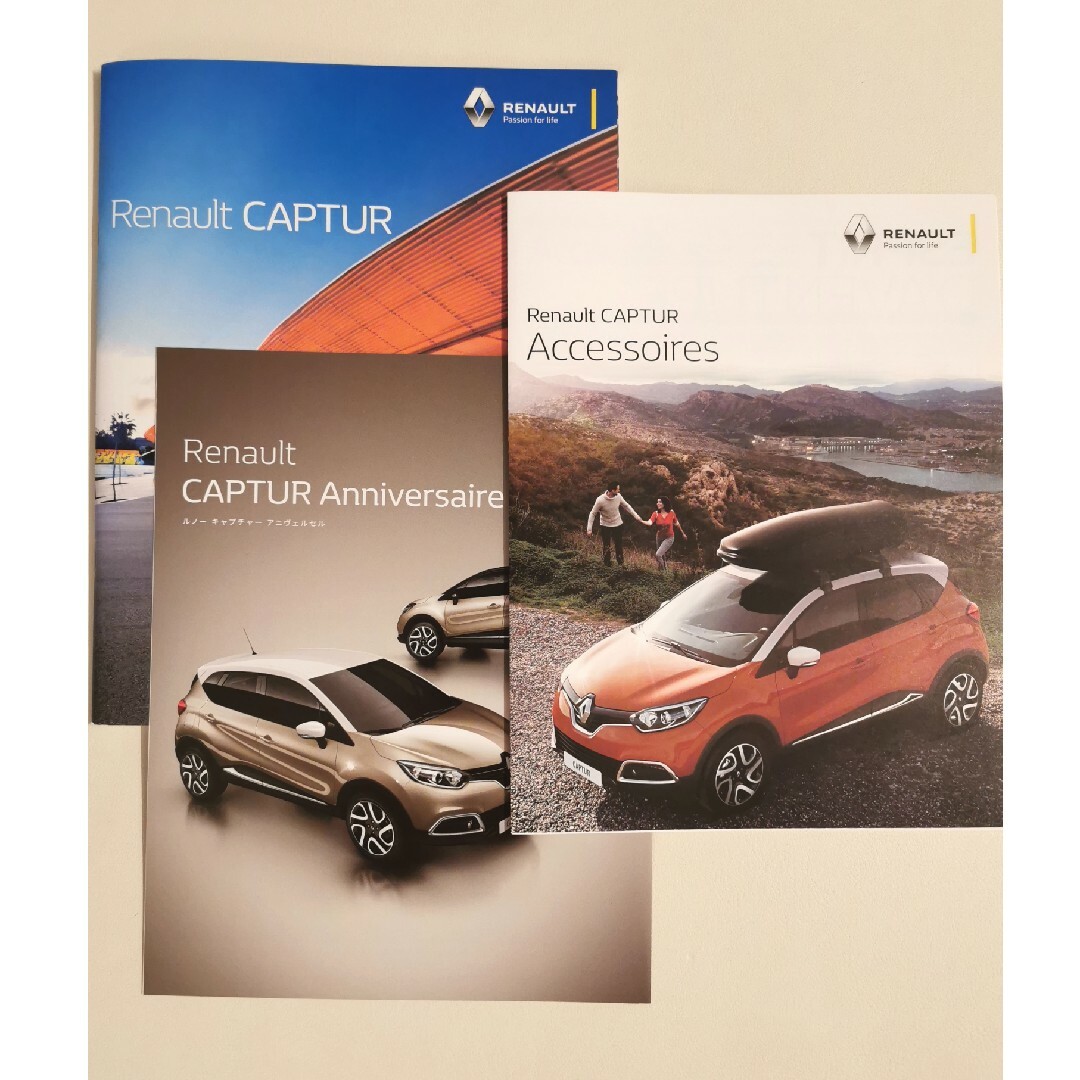 RENAULT(ルノー)のルノー　キャプチャー　車両カタログ　アクセサリーカタログ　CAPTUR 自動車/バイクの自動車(カタログ/マニュアル)の商品写真