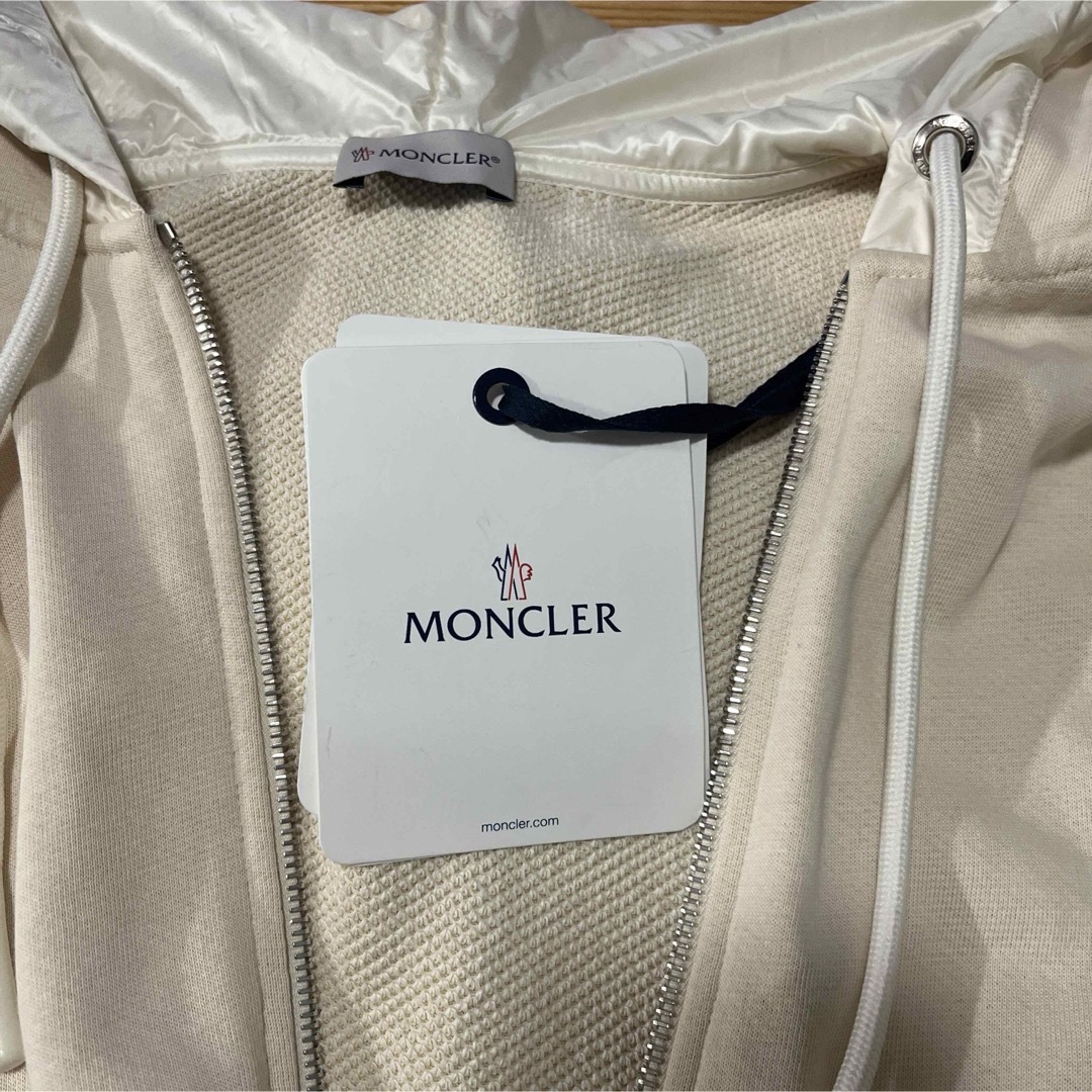 MONCLER(モンクレール)のモンクレール パーカー フーディー ロゴ ホワイト M レディースのトップス(パーカー)の商品写真