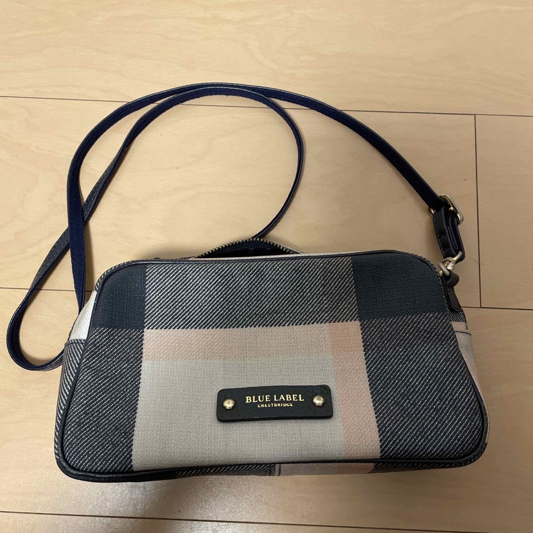 BLUE LABEL CRESTBRIDGE(ブルーレーベルクレストブリッジ)のブルーレーベル　BLUE LABEL 鞄 レディースのバッグ(ショルダーバッグ)の商品写真