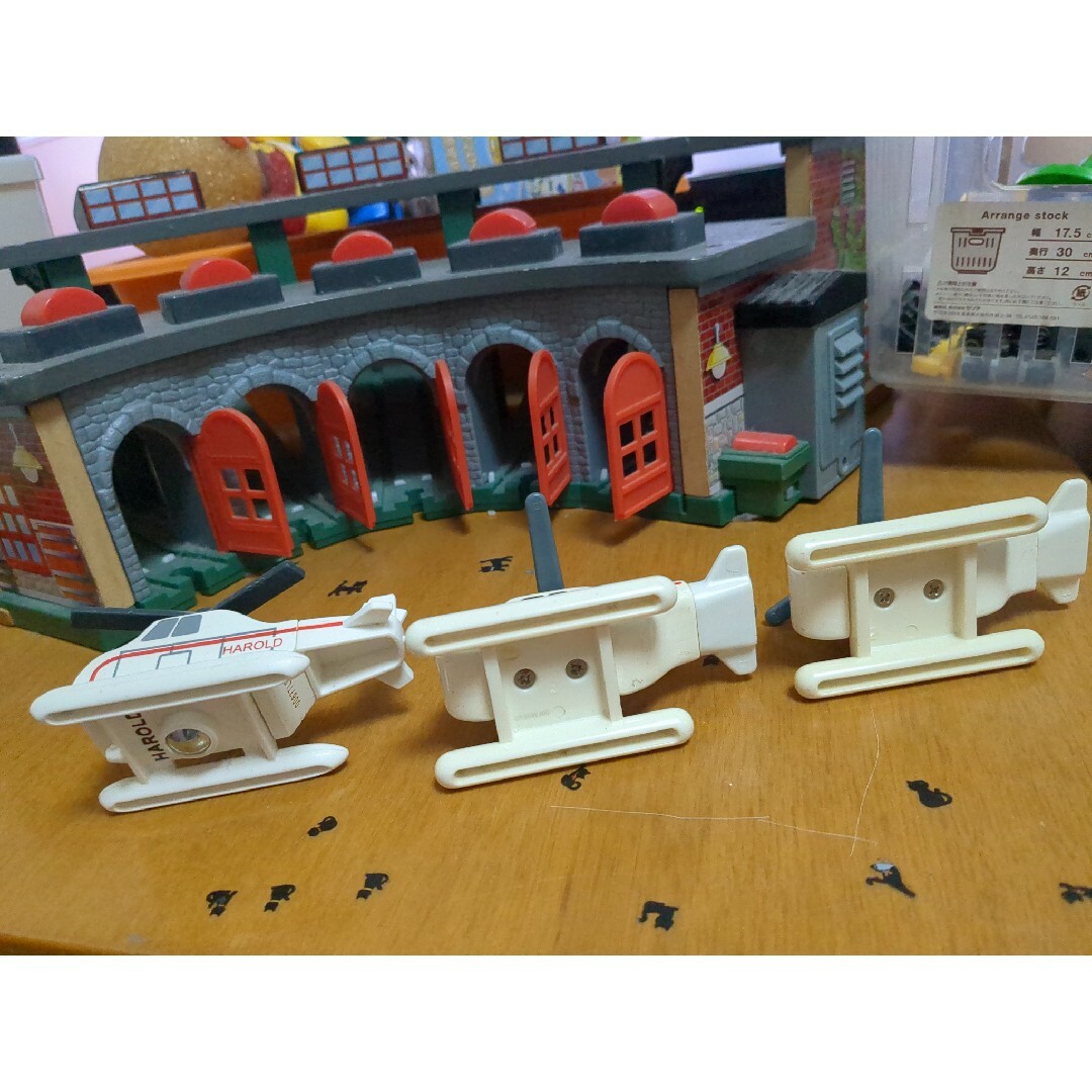 木製　トーマス　ハロルド キッズ/ベビー/マタニティのおもちゃ(電車のおもちゃ/車)の商品写真