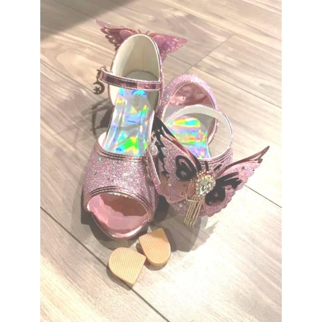 日本にないデザインで目立つ!キラキラ かわいい女の子 の バタフライ サンダル レディースの靴/シューズ(サンダル)の商品写真