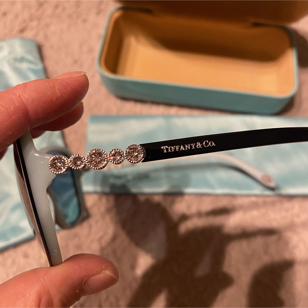 Tiffany & Co.(ティファニー)のTIFFANY&Co.ティファニーオーバルブルー ラインストーン サングラス レディースのファッション小物(サングラス/メガネ)の商品写真