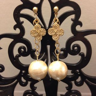 ★コットンパール＆Gクローバーピアス★(ピアス)