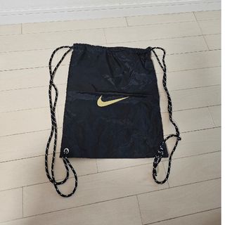 ナイキ(NIKE)のNIKE 黒×金ロゴ ナップザック ナイキ リュック バッグ(バッグパック/リュック)