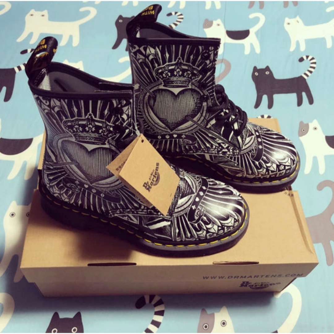 新品Dr.Martens☆ドクターマーチン☆8ホール☆ハート☆UK3☆22センチ 新品Dr.Martens☆ドクターマーチン☆8ホール☆ハート☆UK3☆22センチ