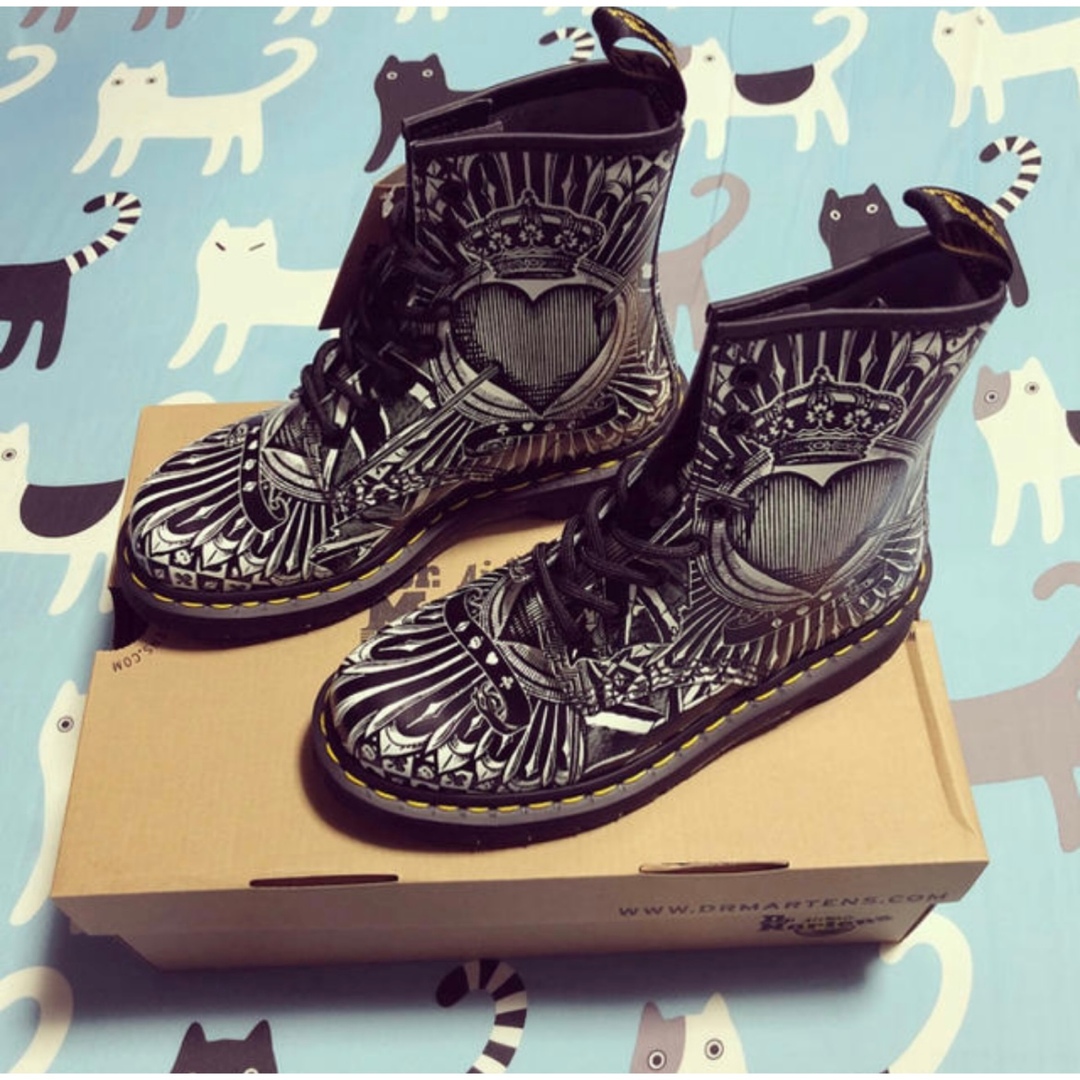 新品Dr.Martens☆ドクターマーチン☆8ホール☆ハート☆UK3☆22センチ 新品Dr.Martens☆ドクターマーチン☆8ホール☆ハート☆UK3☆22センチ