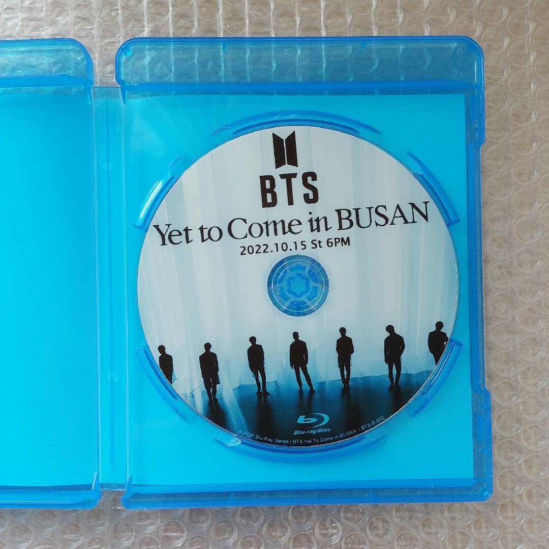 防弾少年団(BTS)(ボウダンショウネンダン)のBTS Yet to Come in BUSAN Blu-ray プサンコン エンタメ/ホビーのDVD/ブルーレイ(ミュージック)の商品写真