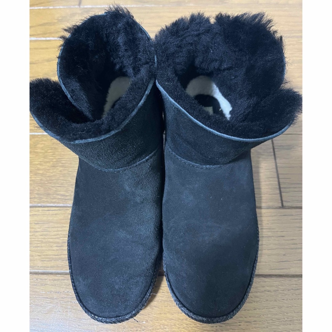 UGG(アグ)の21 UGG キッズ ブーツ ブラック キッズ/ベビー/マタニティのキッズ靴/シューズ(15cm~)(ブーツ)の商品写真