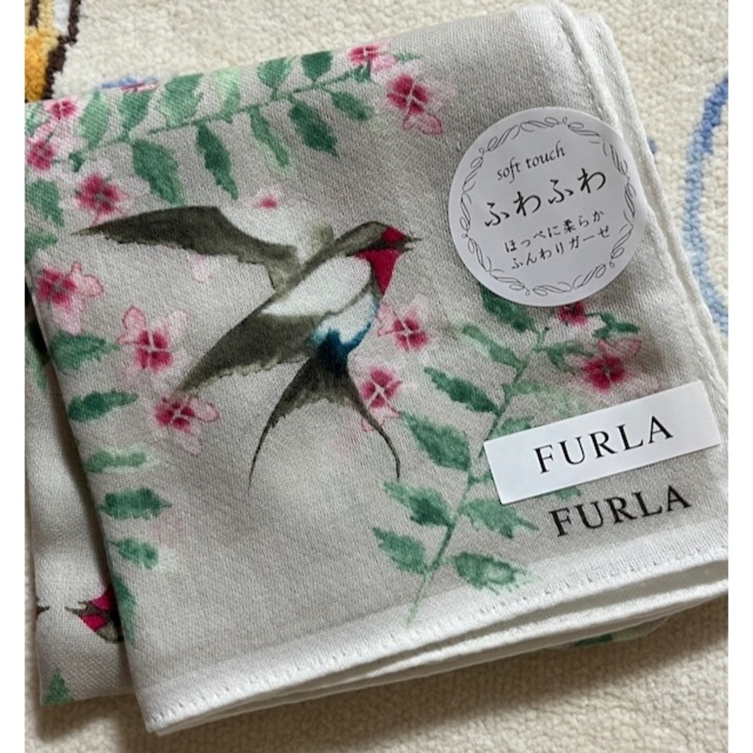 Furla(フルラ)のフルラ  ガーゼハンカチ  燕柄ツバメg レディースのファッション小物(ハンカチ)の商品写真