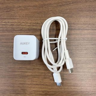 アンカー(Anker)のAUKEY 20W USB-C急速充電器PA-Y20S　TypeCコード付き(バッテリー/充電器)