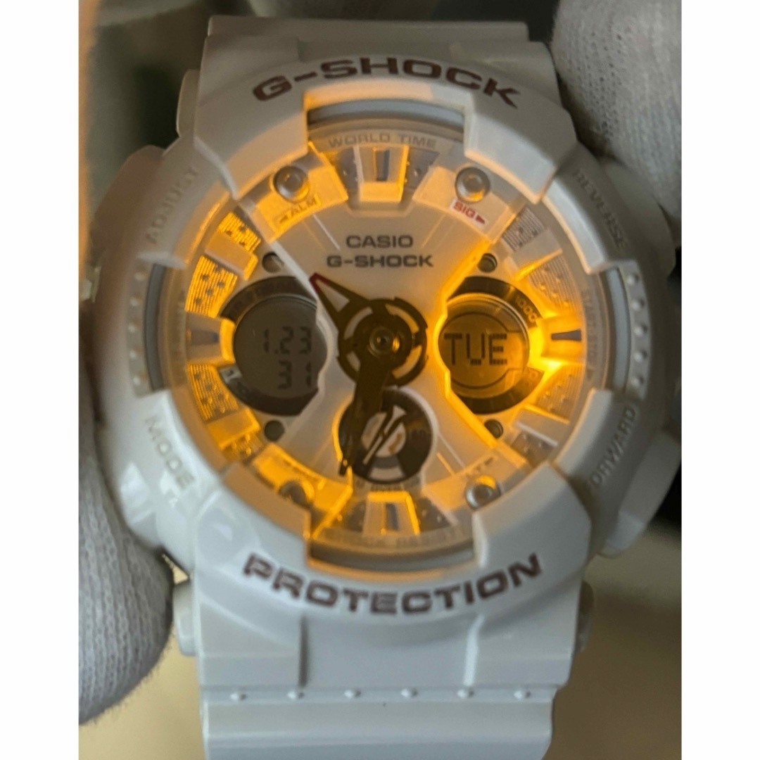 G-SHOCK(ジーショック)のデカG/G-SHOCK/ラバコレ/2012年/限定/ホワイト/ゴールド/デジアナ メンズの時計(腕時計(デジタル))の商品写真