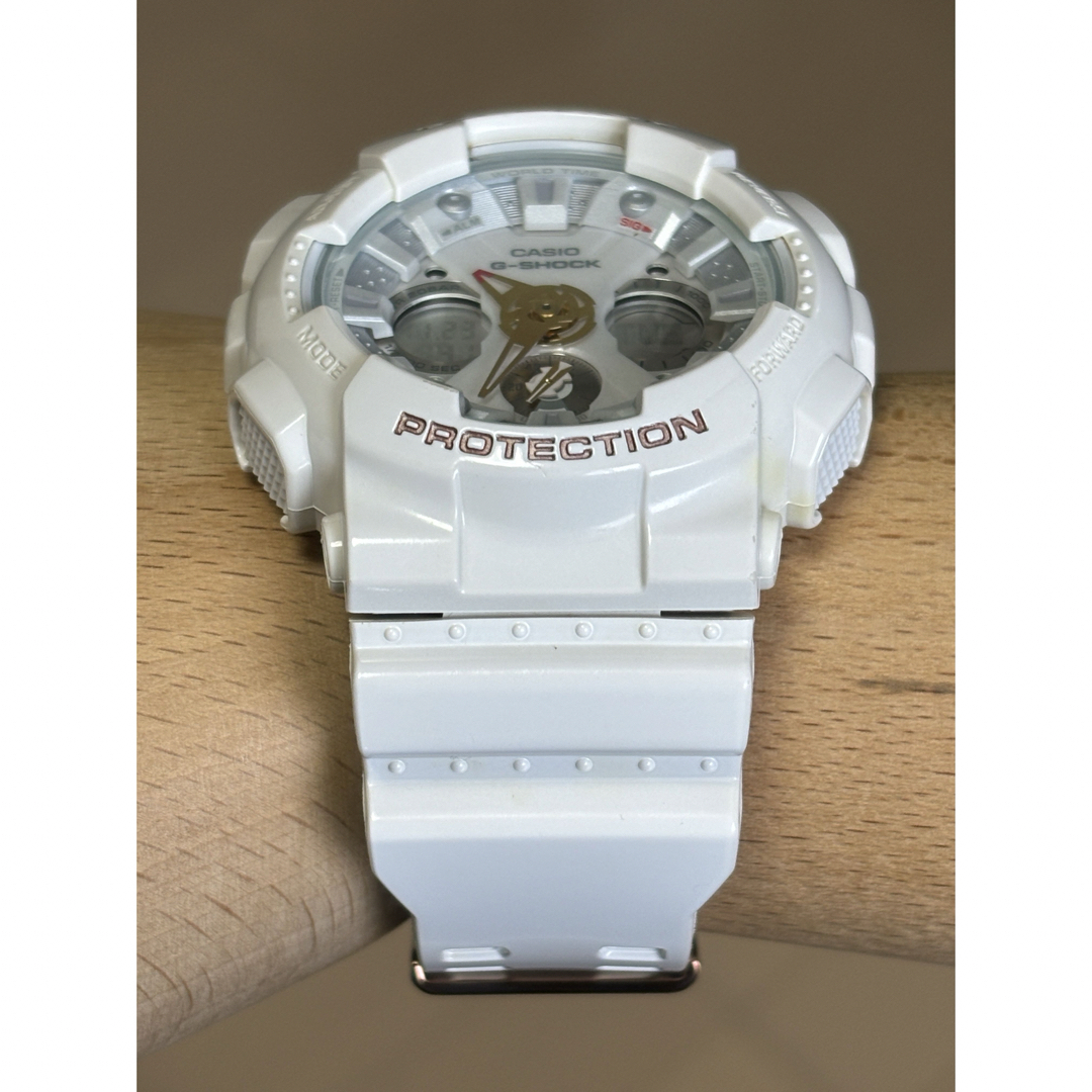 G-SHOCK(ジーショック)のデカG/G-SHOCK/ラバコレ/2012年/限定/ホワイト/ゴールド/デジアナ メンズの時計(腕時計(デジタル))の商品写真