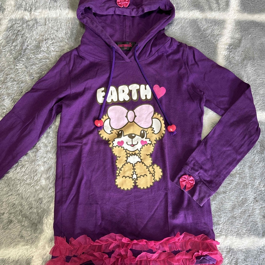 EARTHMAGIC(アースマジック)のアースマジック⭐︎フードトップス キッズ/ベビー/マタニティのキッズ服女の子用(90cm~)(Tシャツ/カットソー)の商品写真