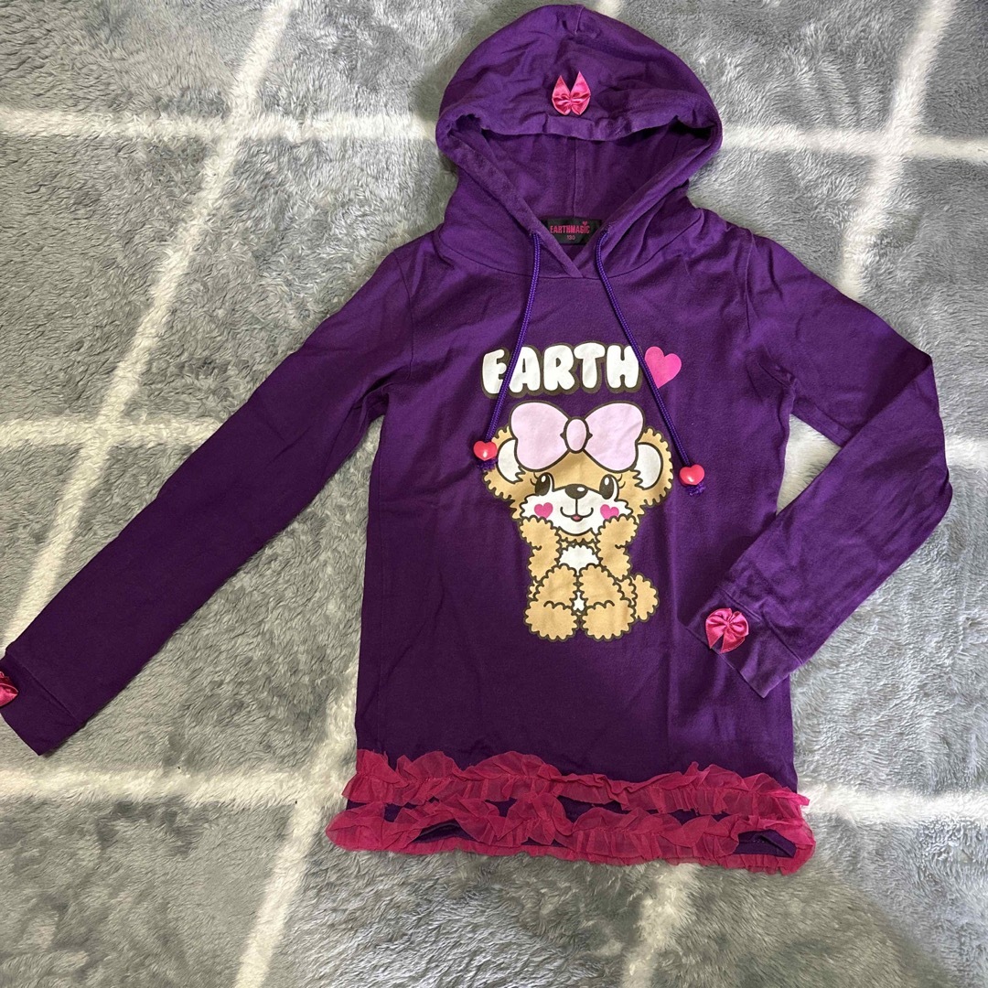 EARTHMAGIC(アースマジック)のアースマジック⭐︎フードトップス キッズ/ベビー/マタニティのキッズ服女の子用(90cm~)(Tシャツ/カットソー)の商品写真