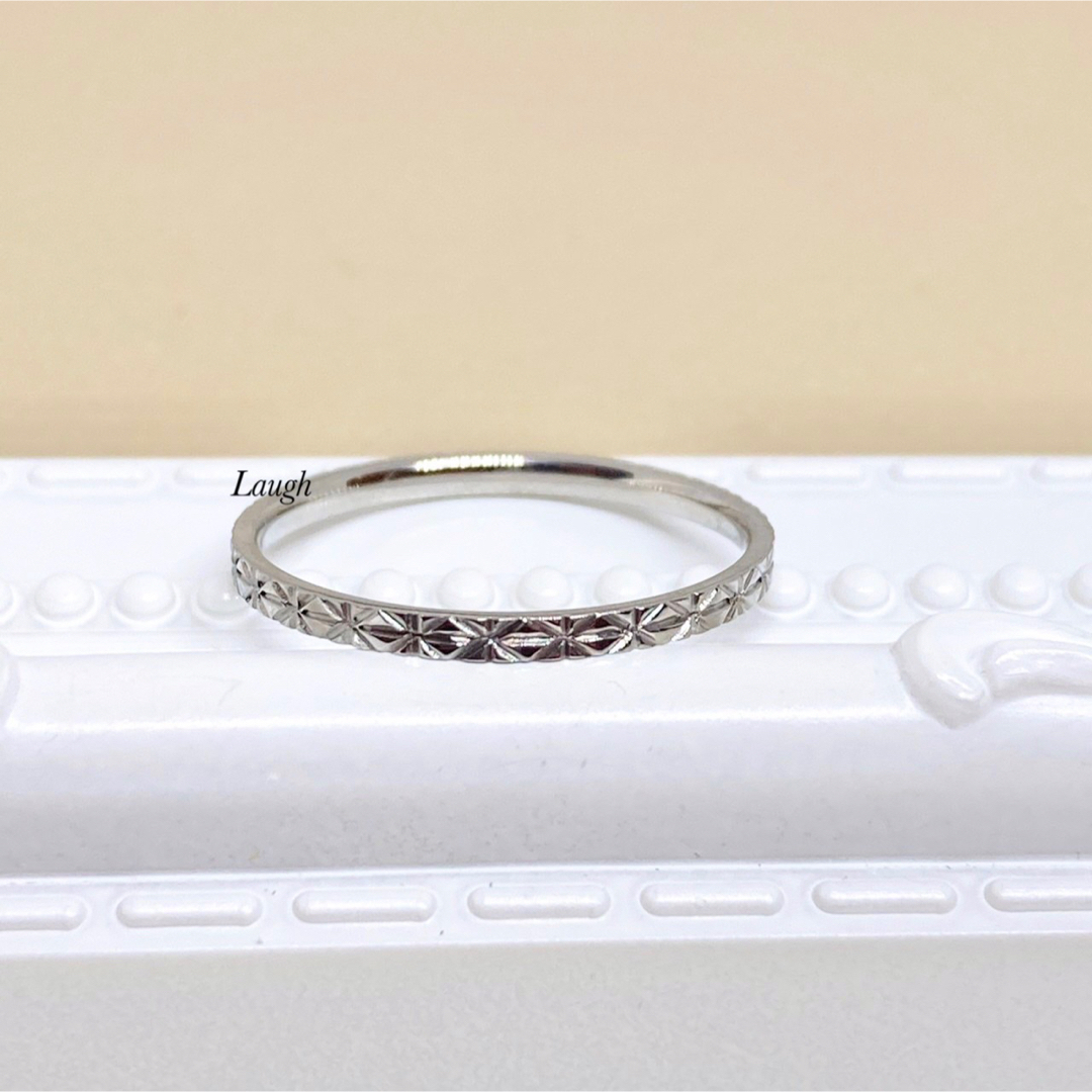 プラチナカットリング シルバー ステンレスリング ステンレス指輪 ピンキーリング レディースのアクセサリー(リング(指輪))の商品写真