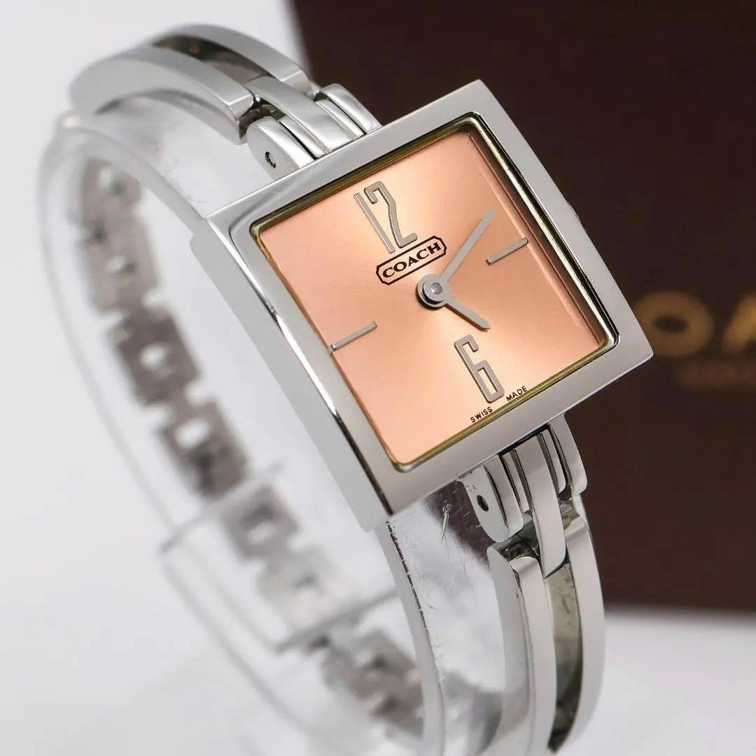 《美品》COACH 腕時計 サーモンピンク スクエア バングル u | フリマアプリ ラクマ