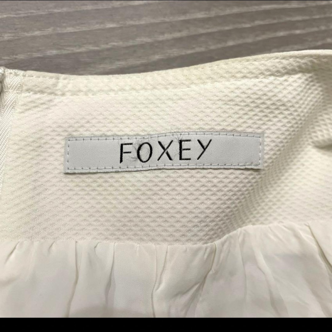 FOXEY(フォクシー)の【FOXEY】フォクシー　白フレアスカート レディースのスカート(ひざ丈スカート)の商品写真