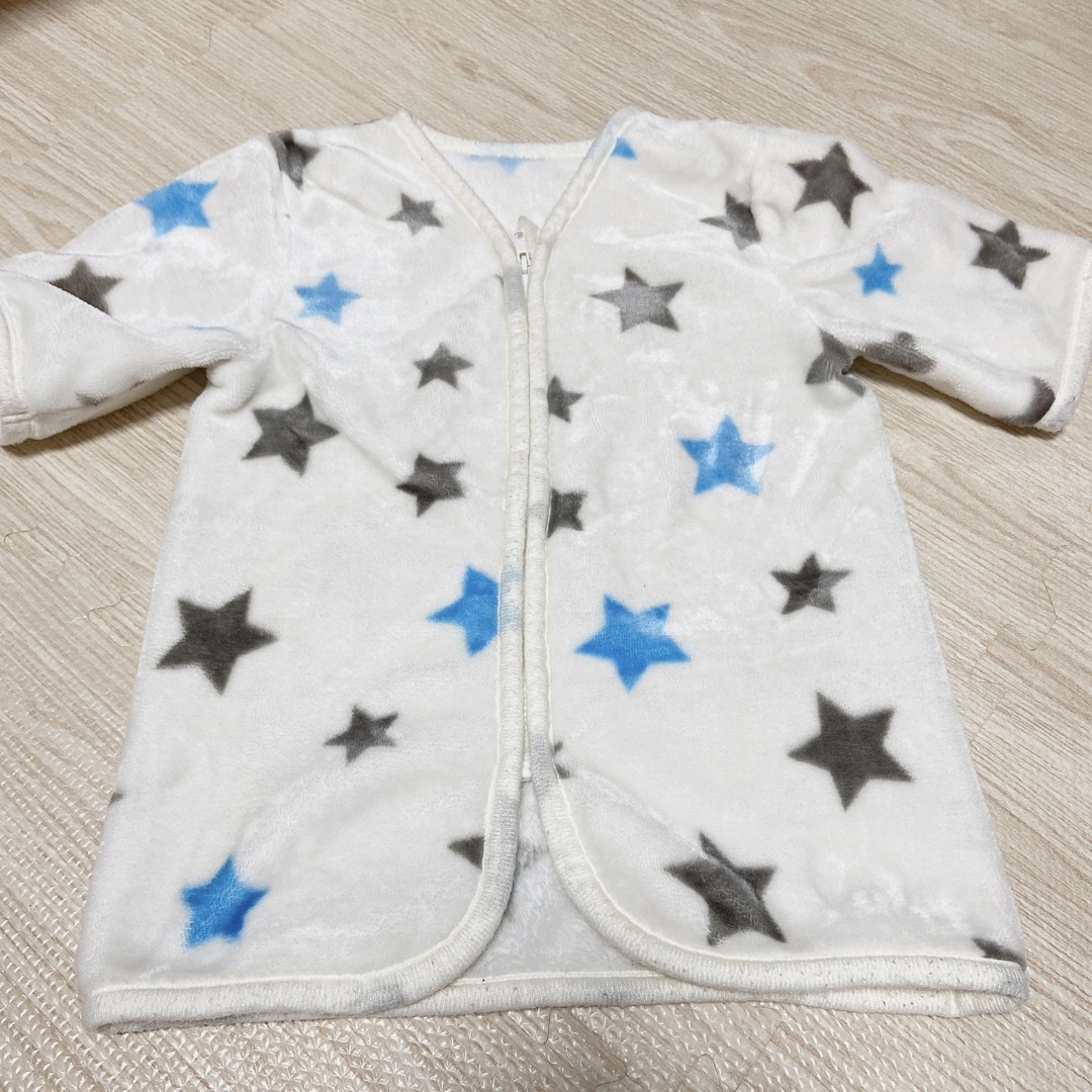 西松屋(ニシマツヤ)の80  90 長袖　スリーパー 星 キッズ/ベビー/マタニティのベビー服(~85cm)(パジャマ)の商品写真