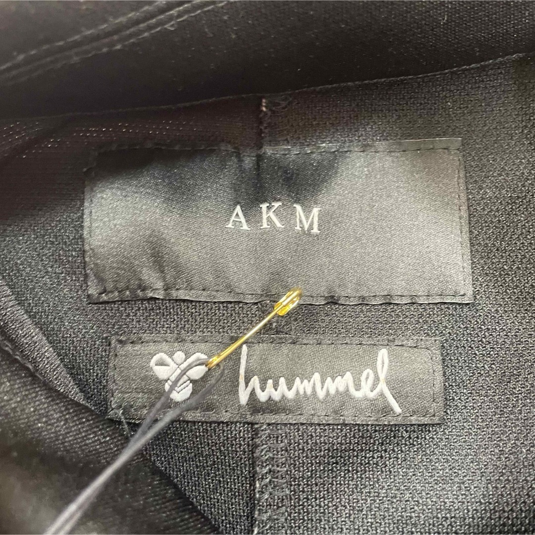 AKM(エイケイエム)の【未使用・タグ付き】AKM×HUMMEL COACH JKT   PET068 メンズのジャケット/アウター(ブルゾン)の商品写真