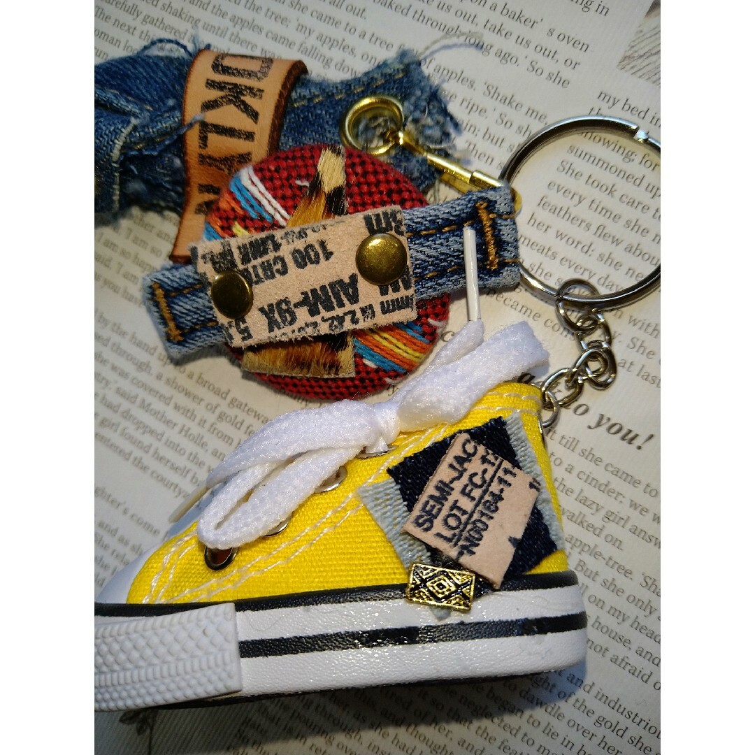○ハンドメイド○ミニスニーカーキーホルダー0965○の通販 by す ○ハンドメイド○ミニスニーカーキーホルダー0965○の通販 by す