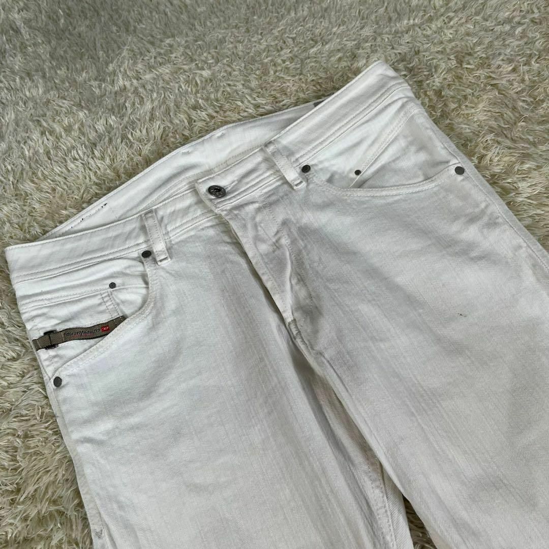 DIESEL(ディーゼル)のDIESEL ディーゼル (31) フライボタン ストレート パンツ ホワイト レディースのパンツ(デニム/ジーンズ)の商品写真