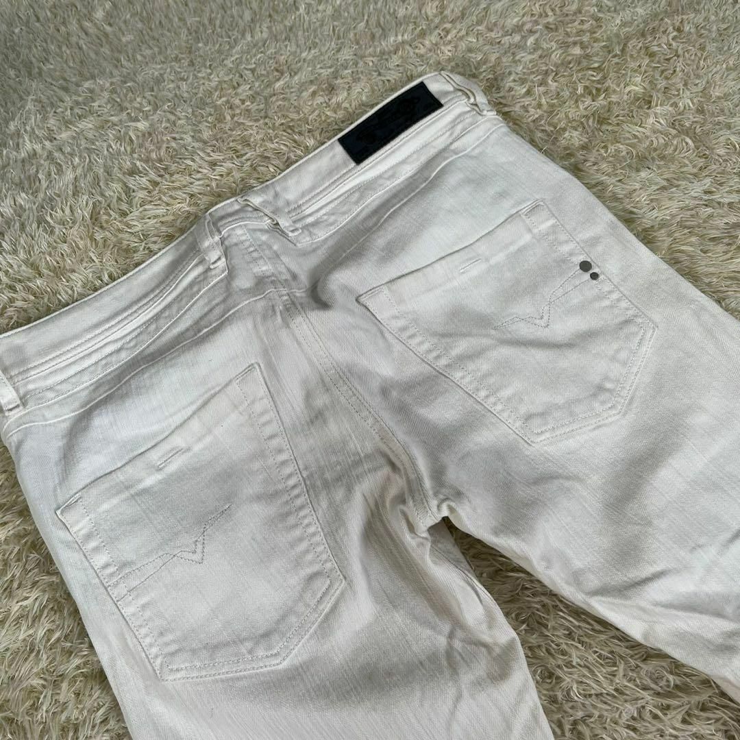 DIESEL(ディーゼル)のDIESEL ディーゼル (31) フライボタン ストレート パンツ ホワイト レディースのパンツ(デニム/ジーンズ)の商品写真