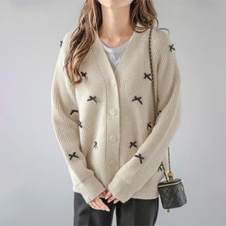 ザラ(ZARA)の新品・タグ付き　リボンカーディガン　ベージュ　ニット(カーディガン)